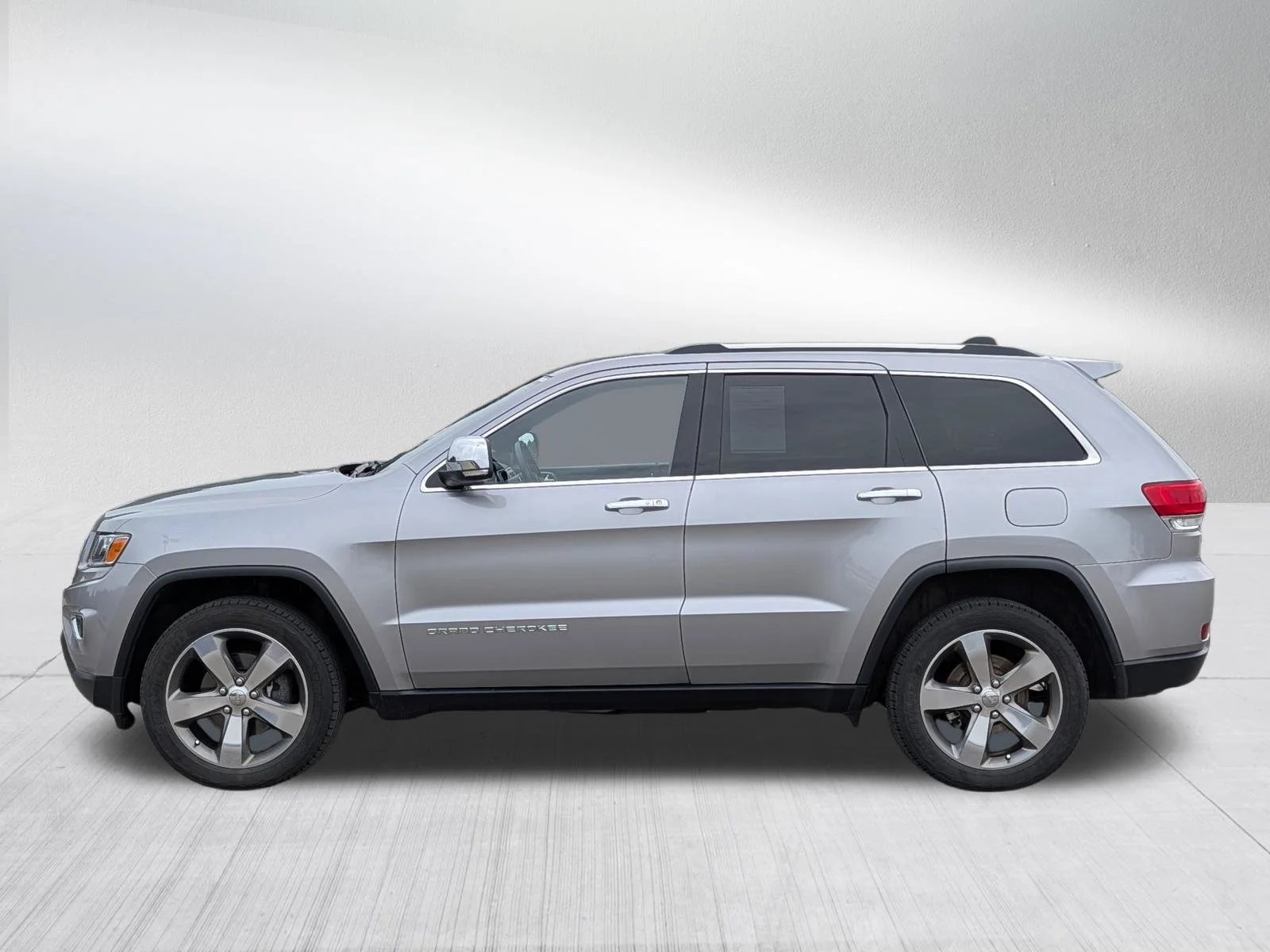 Used 2014 Billet Silver Metallic Clearcoat Jeep Limited image 4