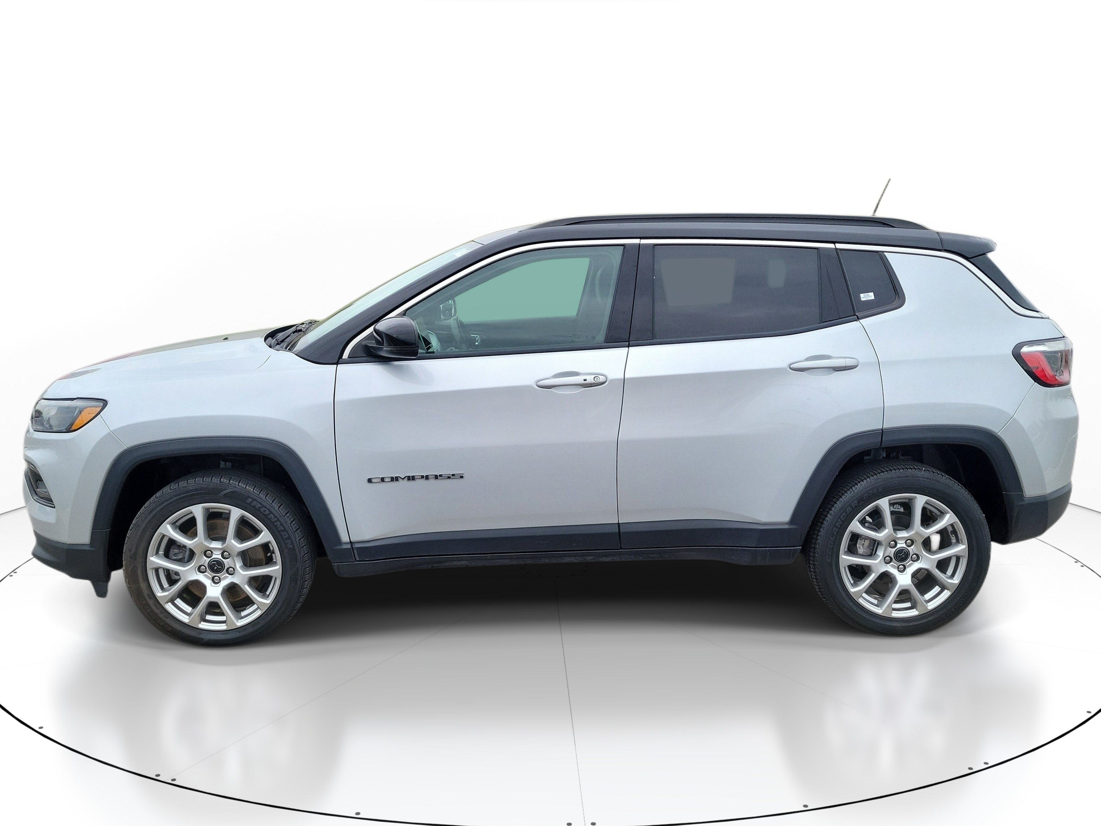 Used 2025 Silver Zynith Metallic Clearcoat Jeep Limited image 3