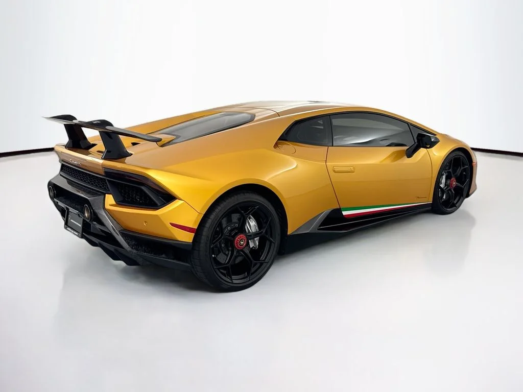 Used 2018 Gold Lamborghini Performante image 5