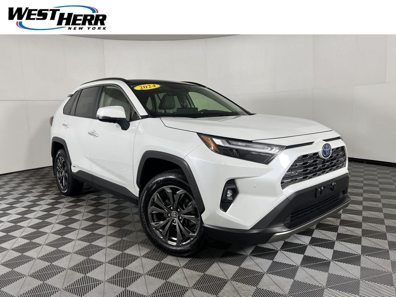 Used 2024 Wind Chill Pearl Toyota Limited image 1