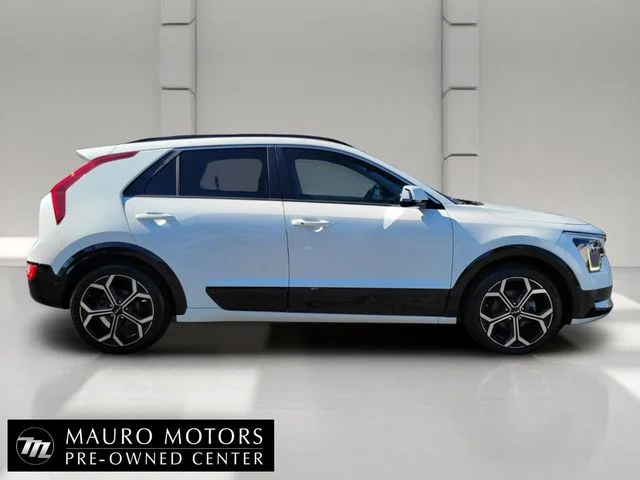 Used 2023 White Kia EX Touring image 7