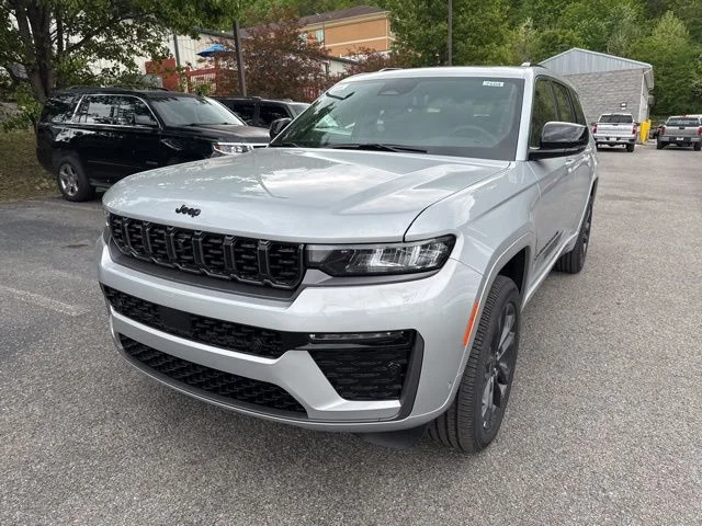 New 2026 Silver Zynith Exterior Paint Jeep Limited image 7