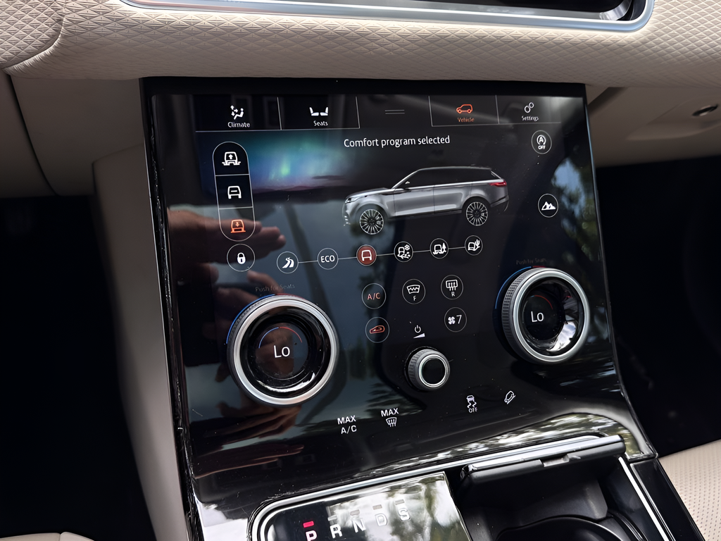 Used 2019  Land Rover S image 10