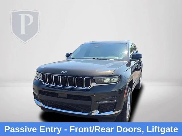 Used 2023  Jeep Limited image 11