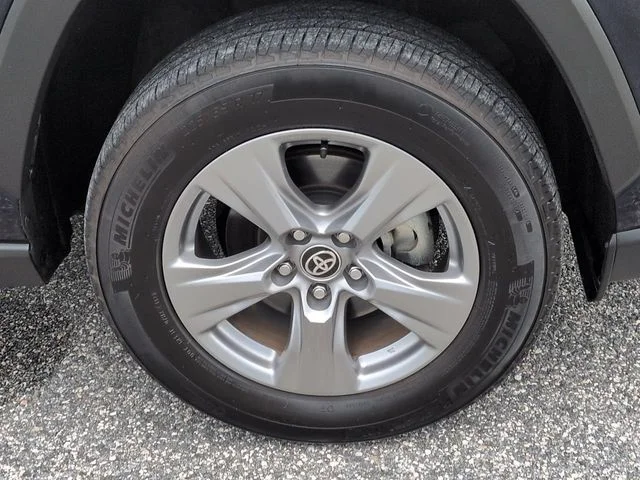 Certified Used 2024  Toyota XLE image 11
