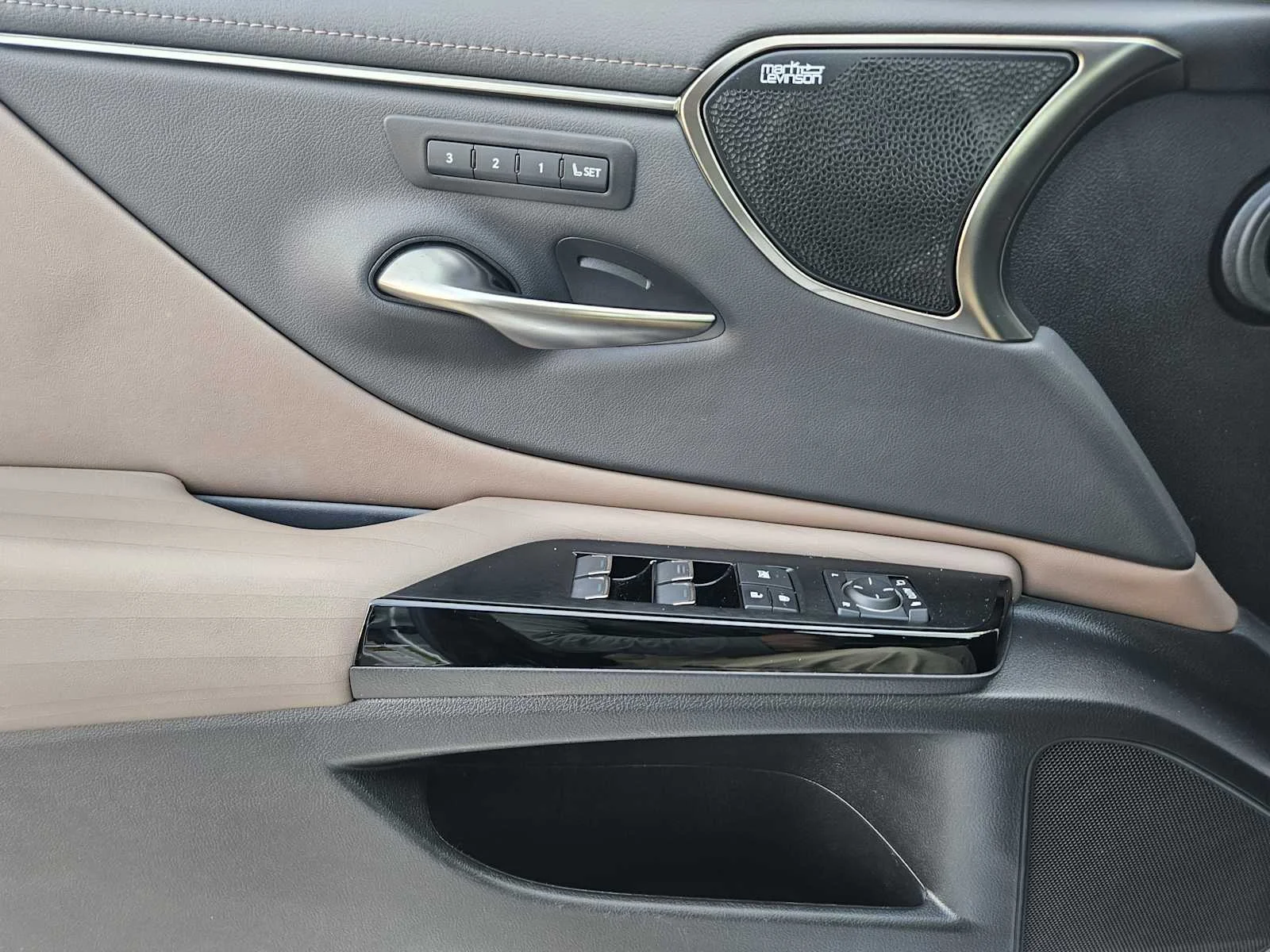 Certified Used 2022 IRIDIUM Lexus Ultra Luxury image 18