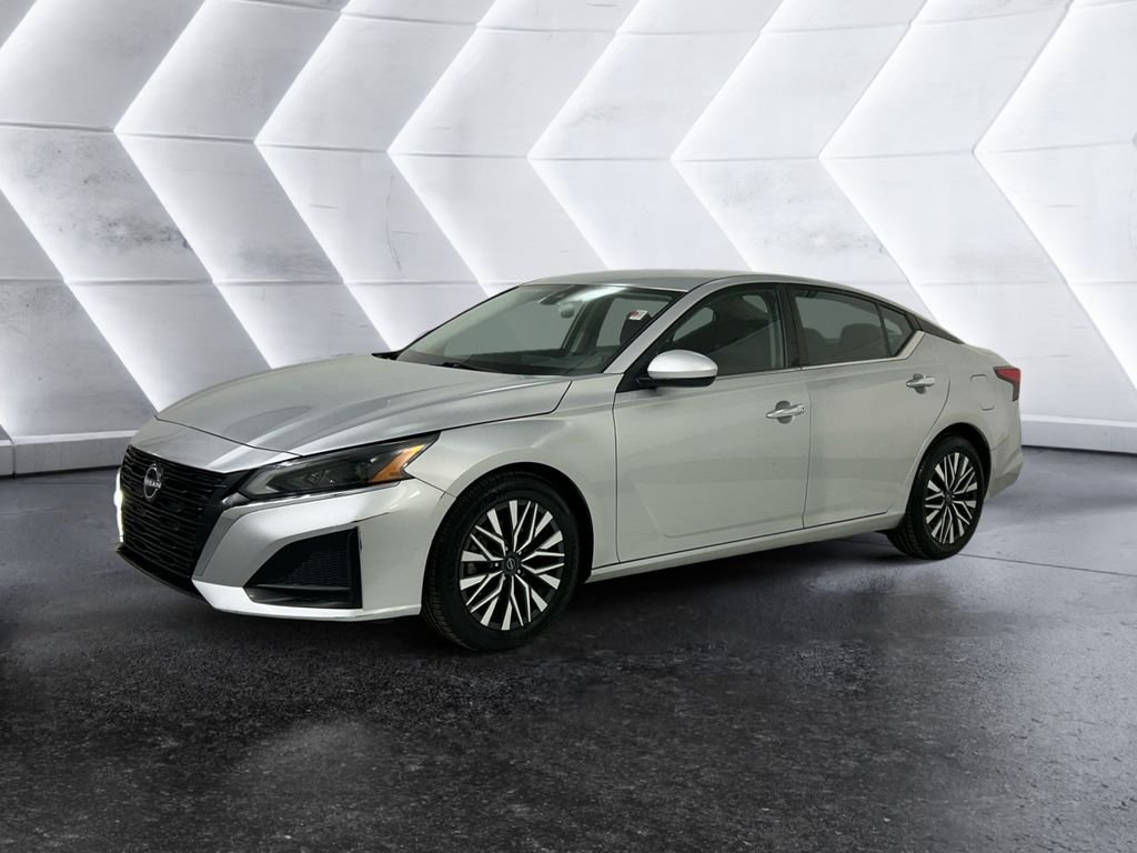 Used 2023 Silver Nissan 2.5 SV image 3