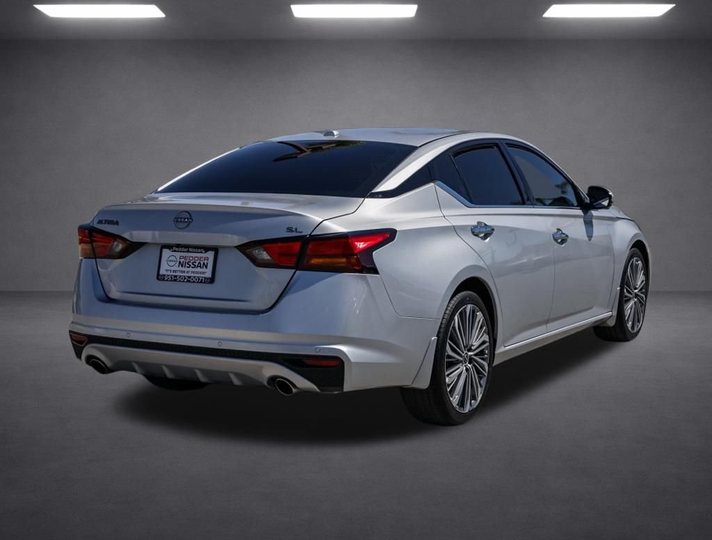Used 2025 Silver Nissan 2.5 SL image 3