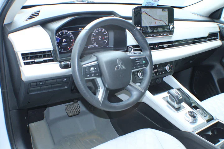 Used 2024 White Mitsubishi SEL image 7