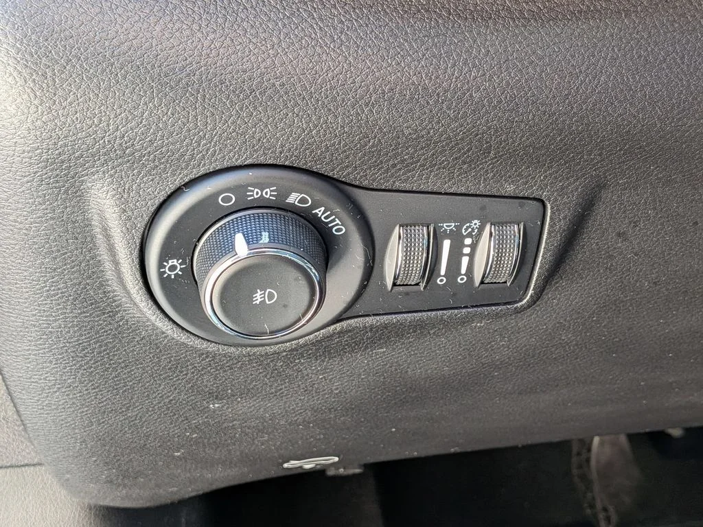 Used 2023 Gray Jeep Limited image 14