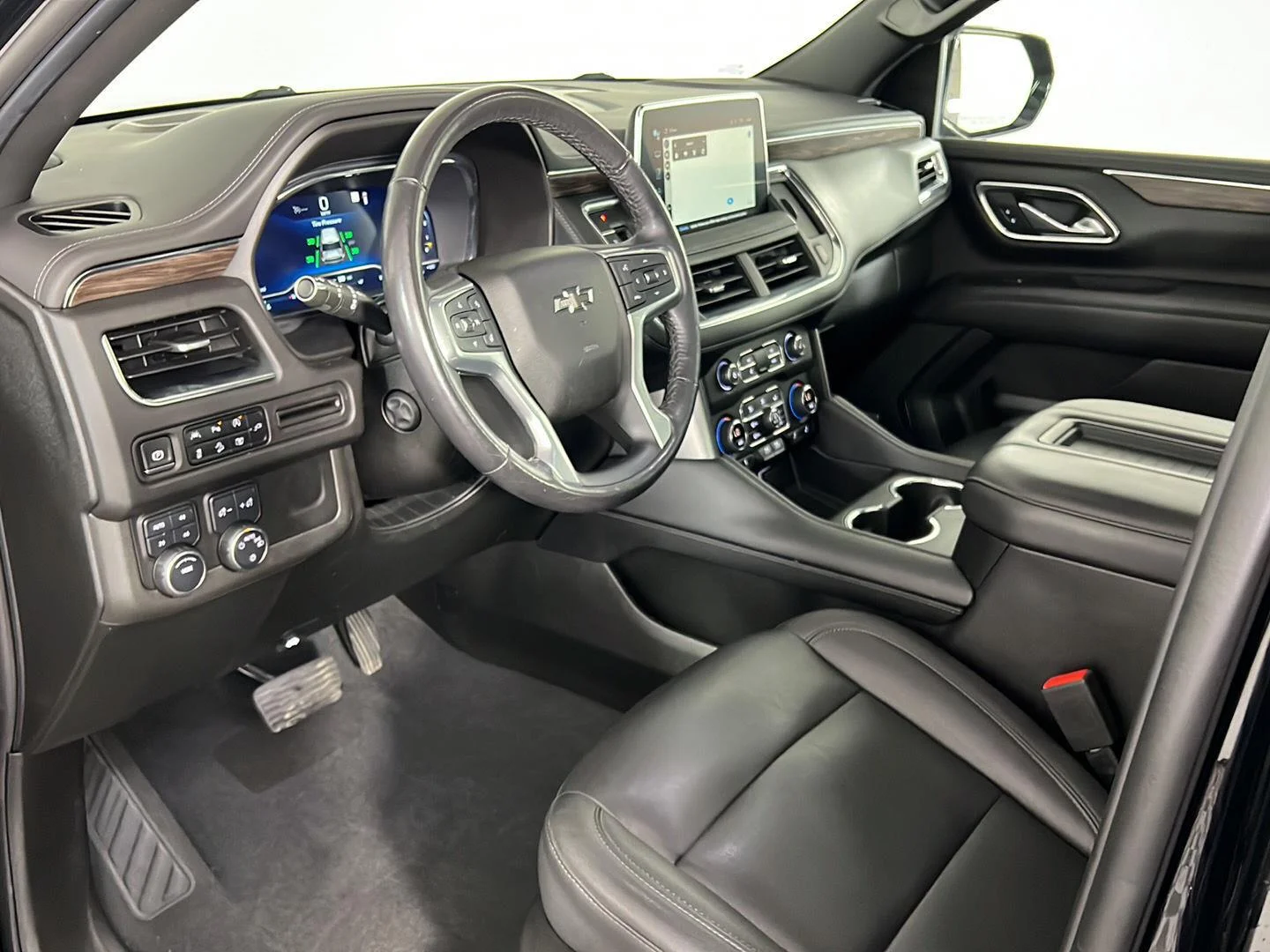 Used 2022 Black Chevrolet Z71 image 2