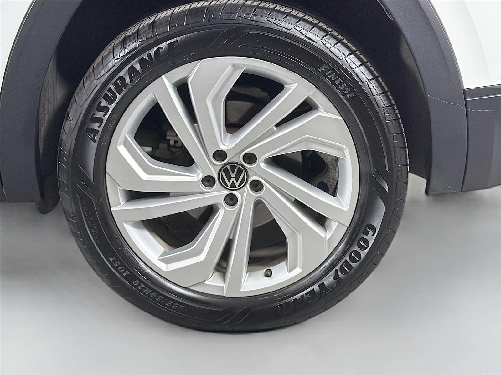 Certified Used 2023  Volkswagen 2.0T SE w/Technology image 29