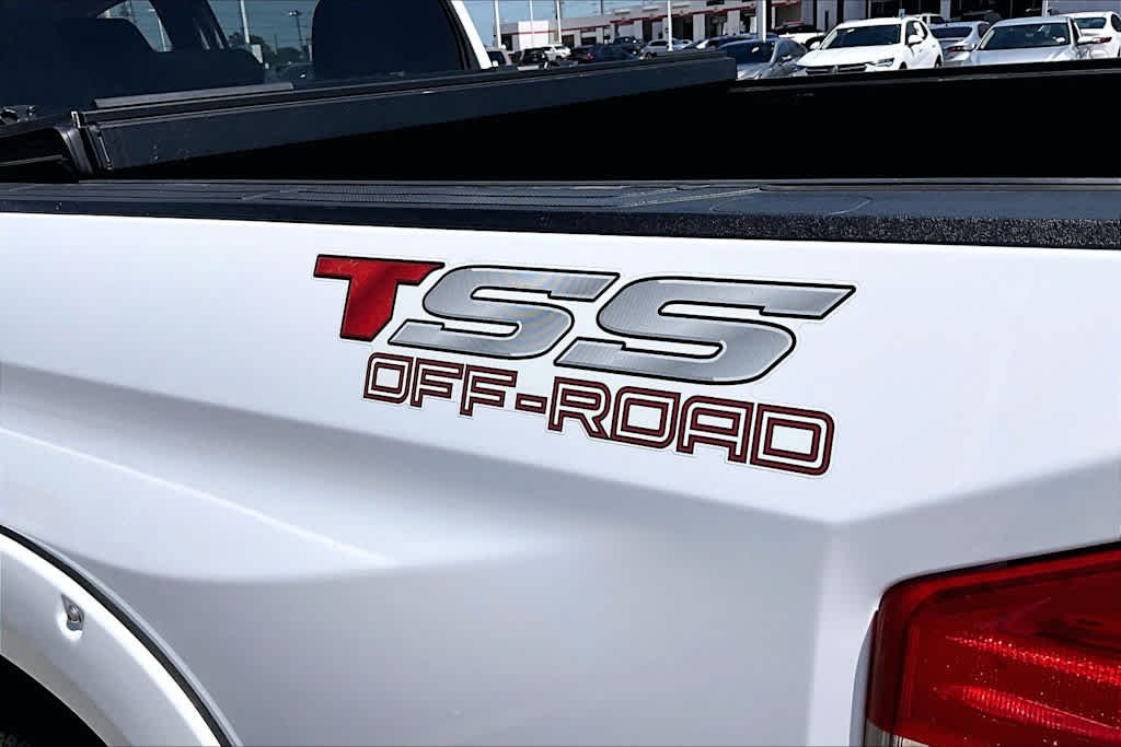 Used 2019 Super White Toyota SR5 image 9