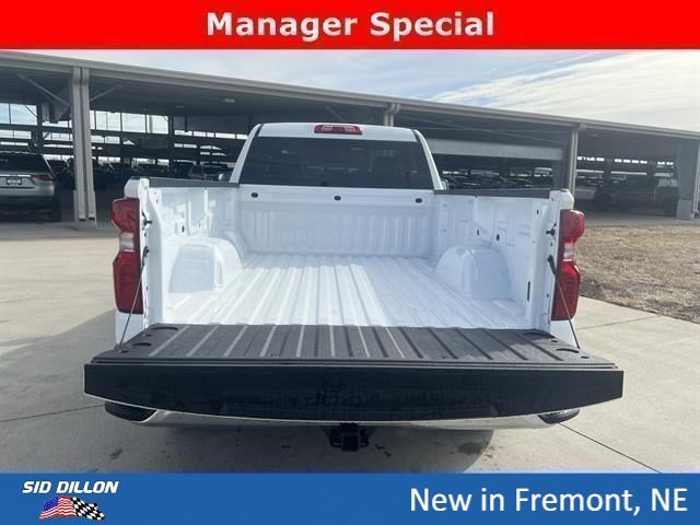 New 2026 Summit White Chevrolet WT image 6