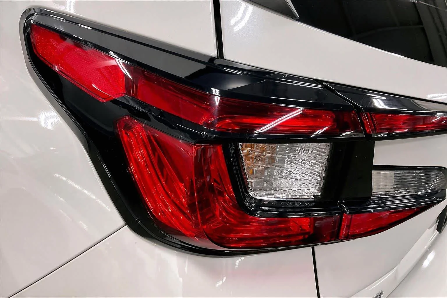 Used 2024 Crystal White Pearl Subaru Premium image 28