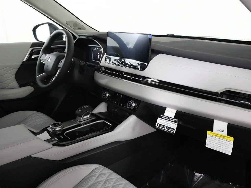 2025 Mitsubishi Outlander SEL - Photo 31