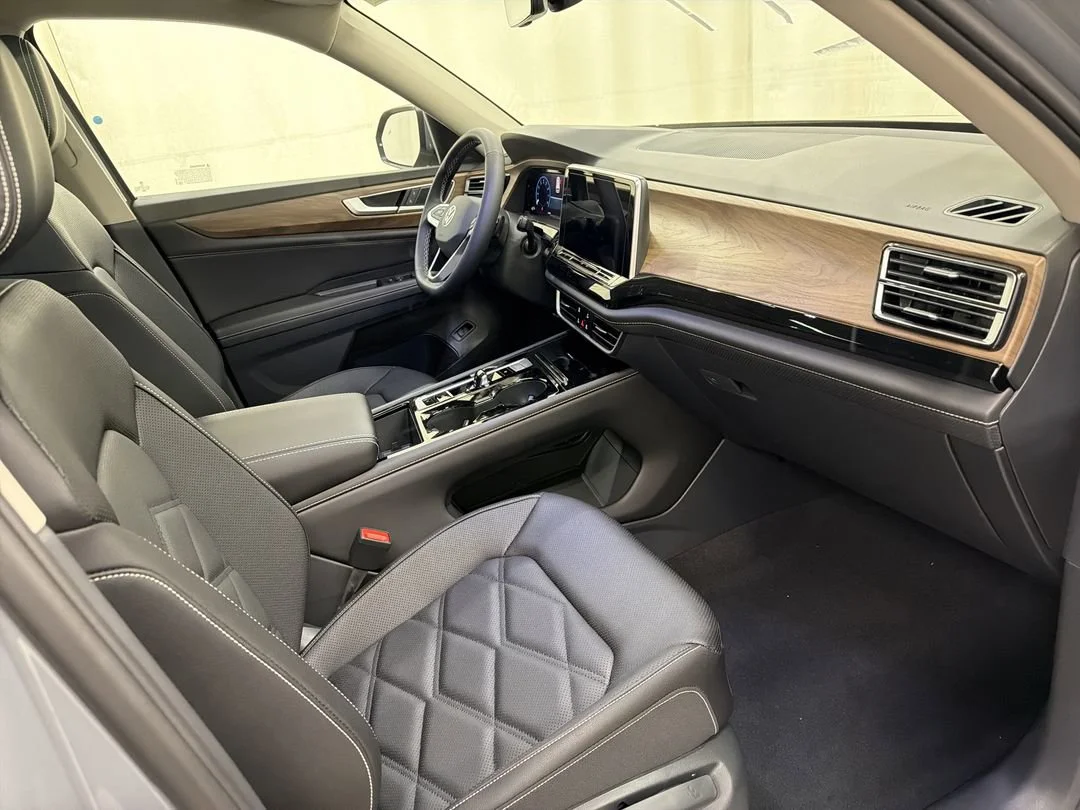 New 2026 Pure Gray Volkswagen 2.0T SE w/Technology image 15
