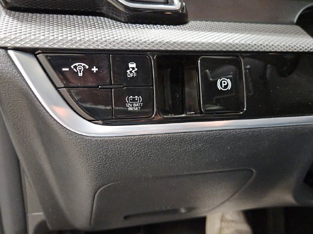 Used 2023 White Kia LX image 32