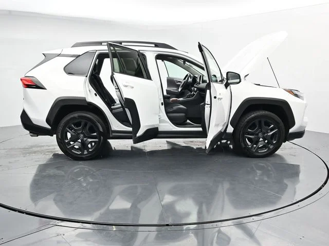 Used 2024  Toyota Adventure image 37