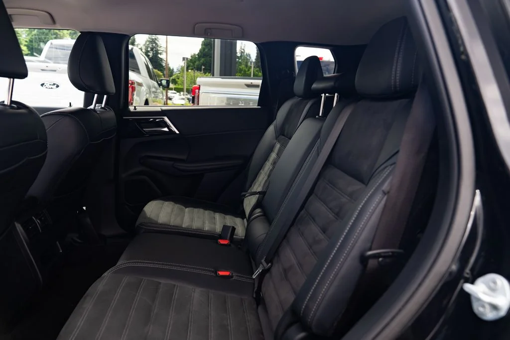 Used 2024 Black Mitsubishi SE image 19