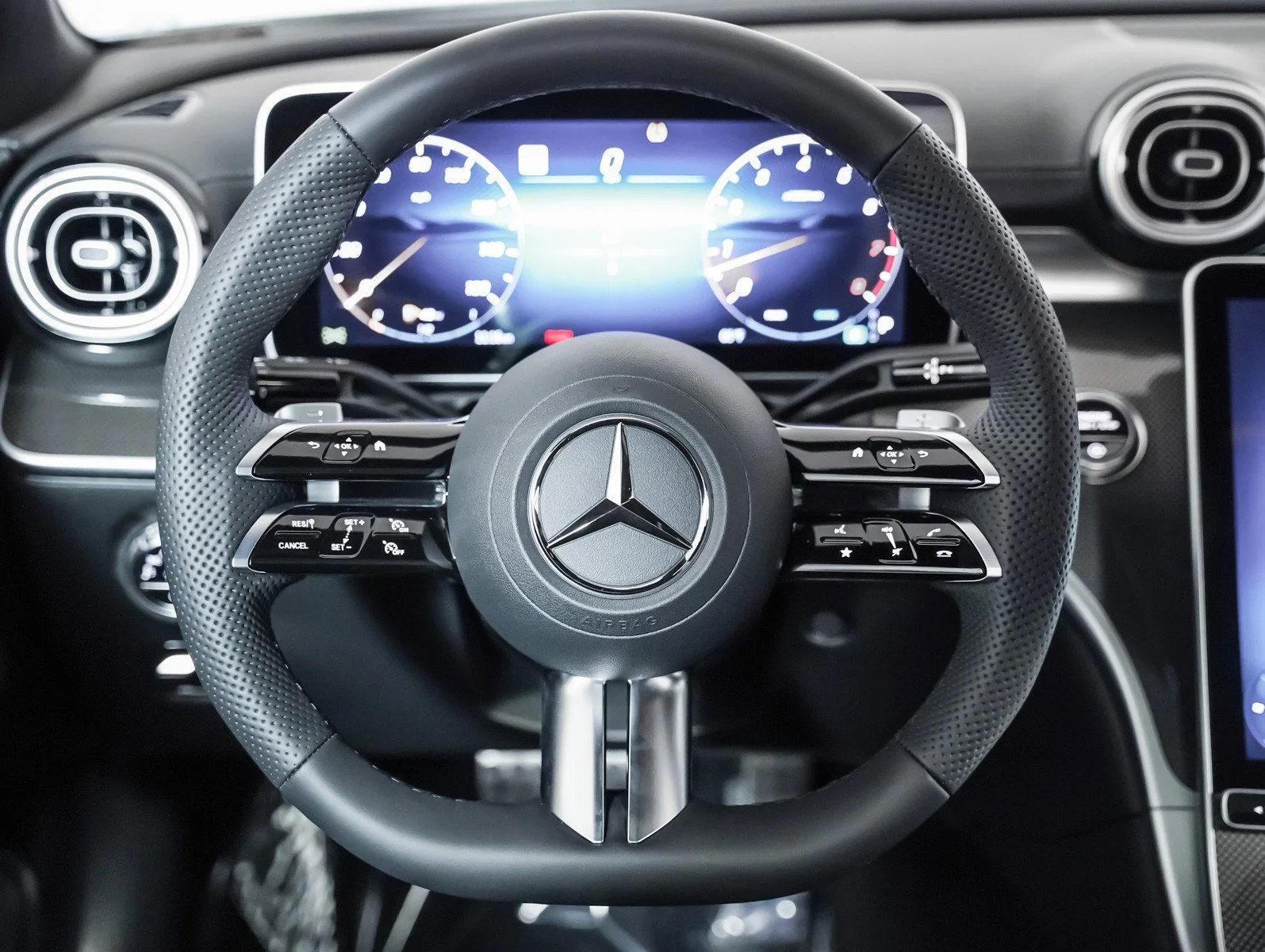 New 2026 Moonlight White Mercedes-Benz CLE 300 4MATIC® image 15