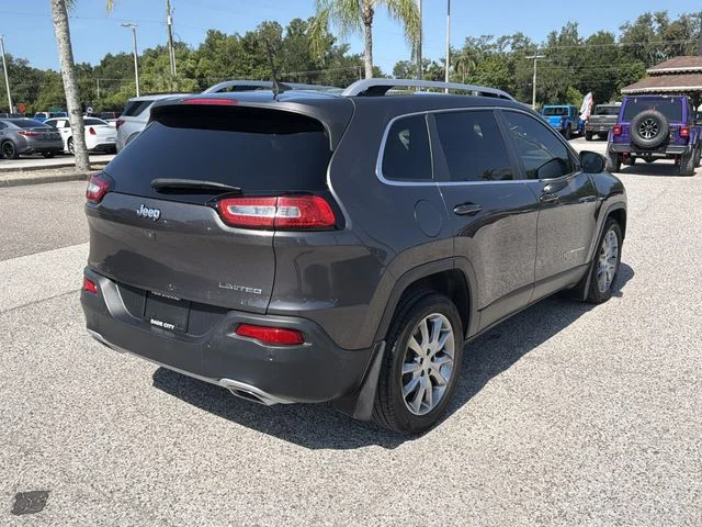 Used 2018 Gray Jeep Limited image 3