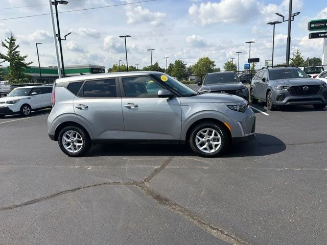 Used 2025  Kia LX image 4