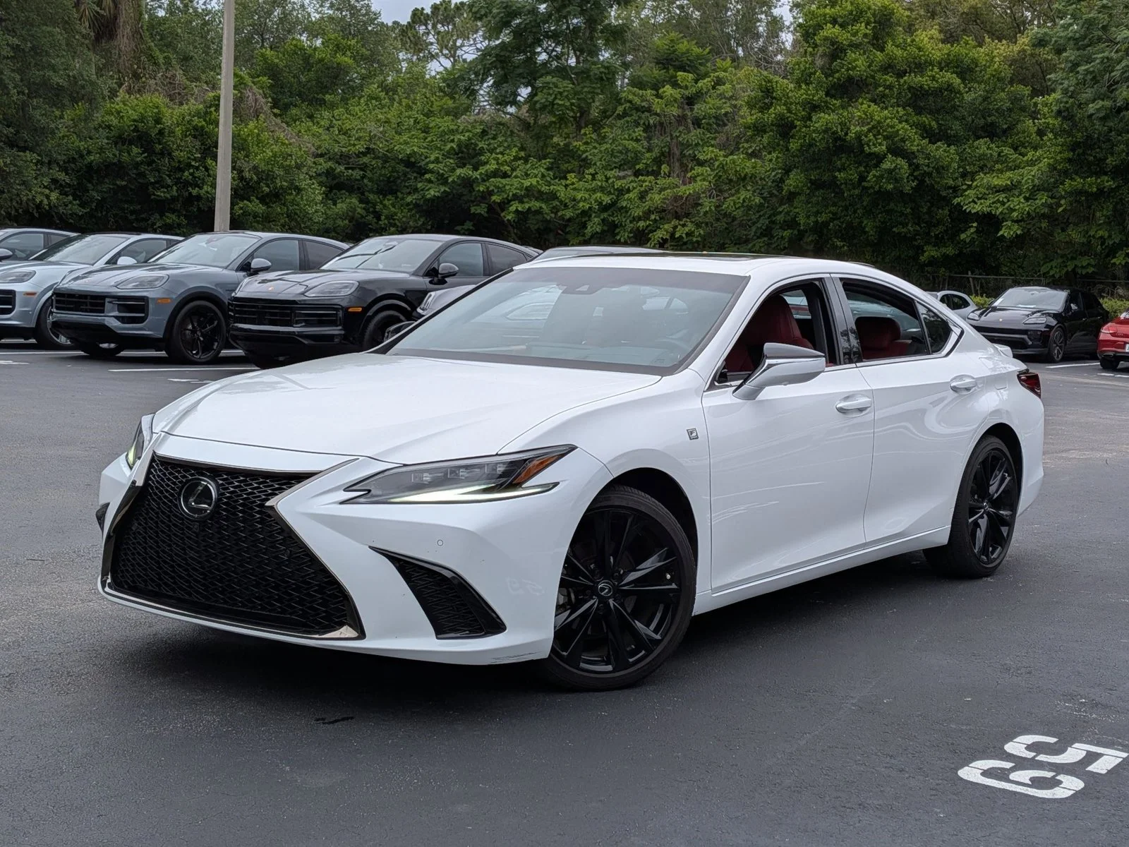 2024 Lexus ES 300h 300h's photo