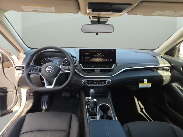 New 2026 White Nissan 2.5 SV image 2