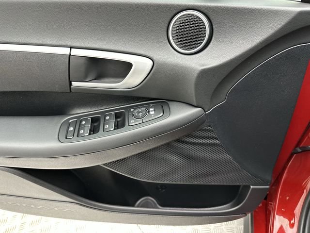 2025 Hyundai Sonata SE - Photo 13