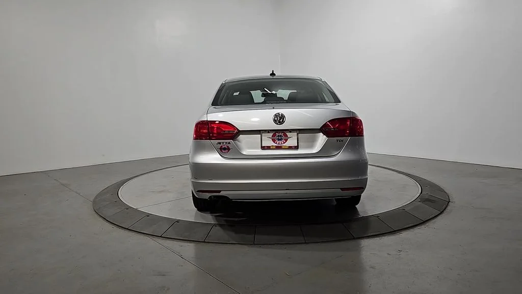 Used 2012 Silver Volkswagen TDI image 4