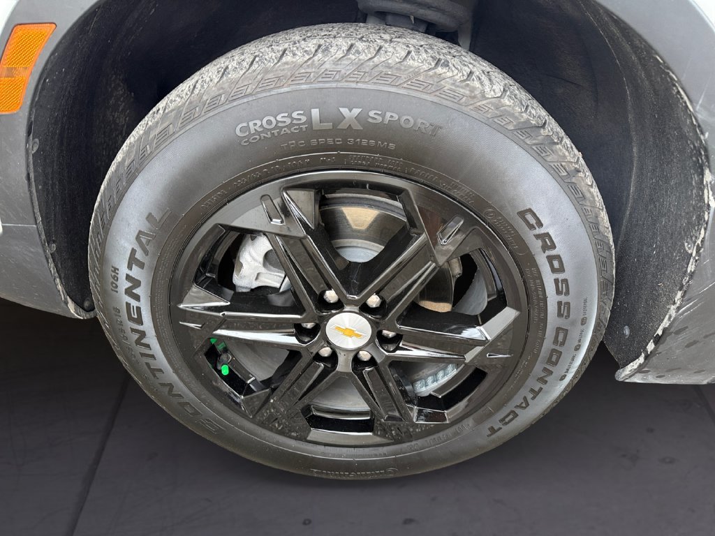 Used 2025 White Chevrolet LT image 9