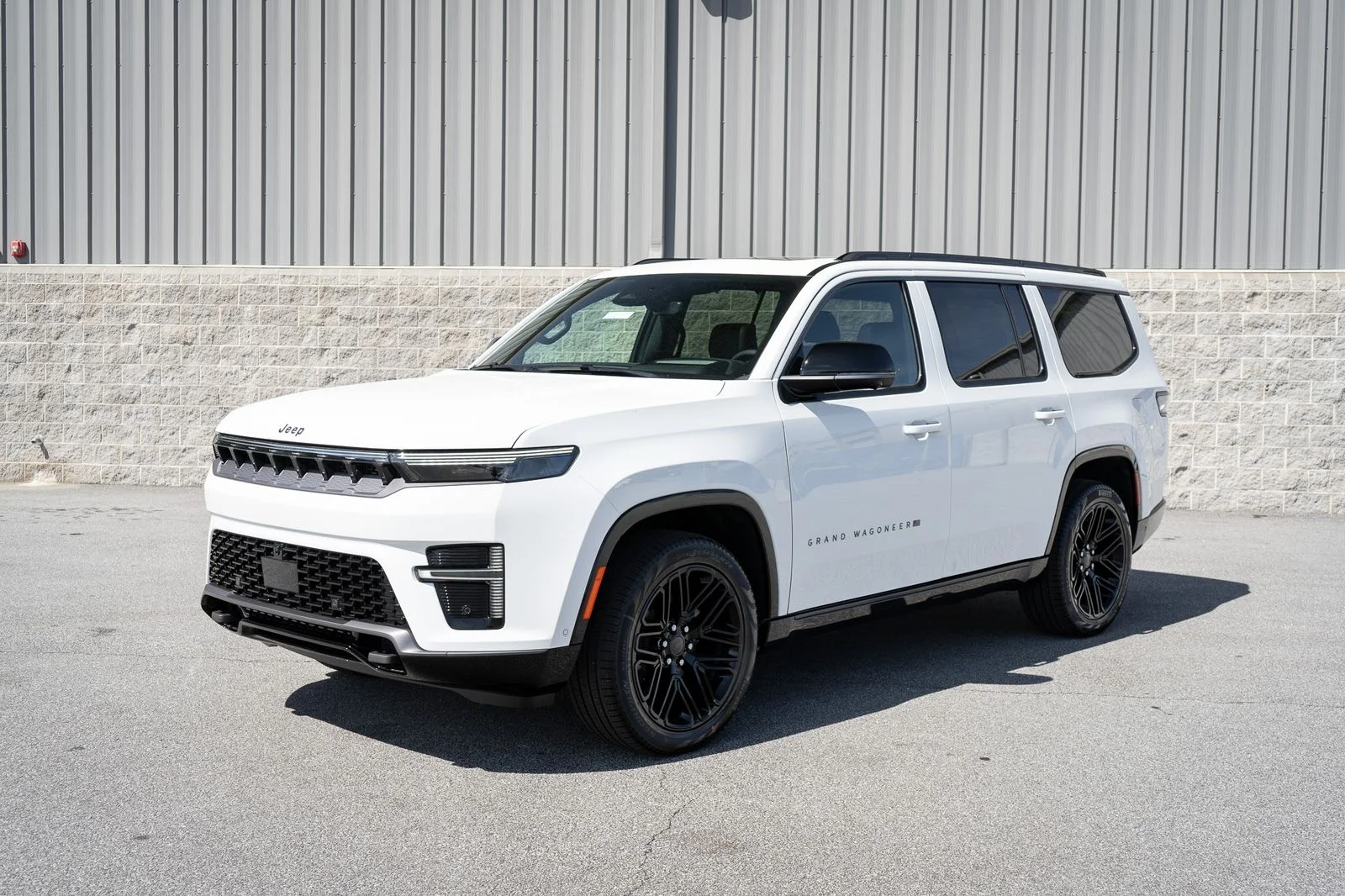 New 2026 Bright White Clear-Coat Exterior Paint Jeep Limited Reserve image 11