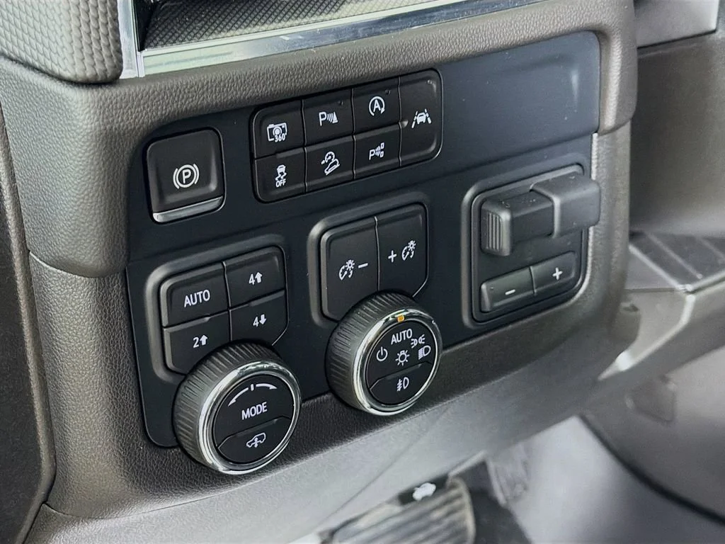 Used 2025 Cypress Gray Chevrolet RST image 11