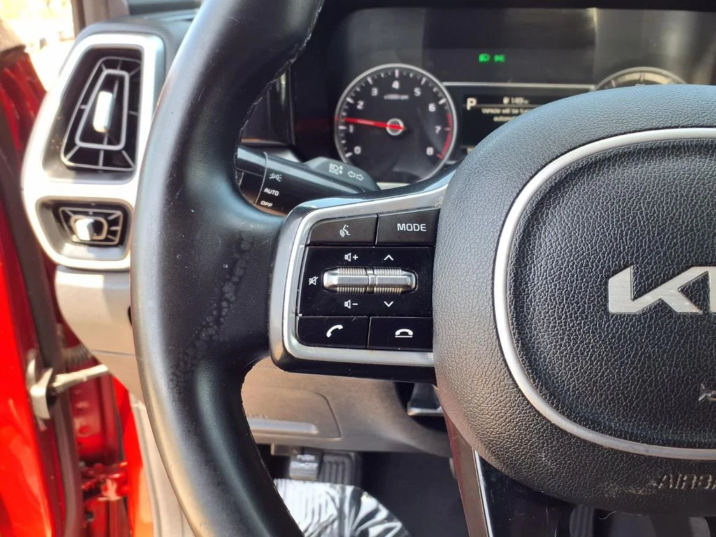 Used 2022 Red Kia S image 17