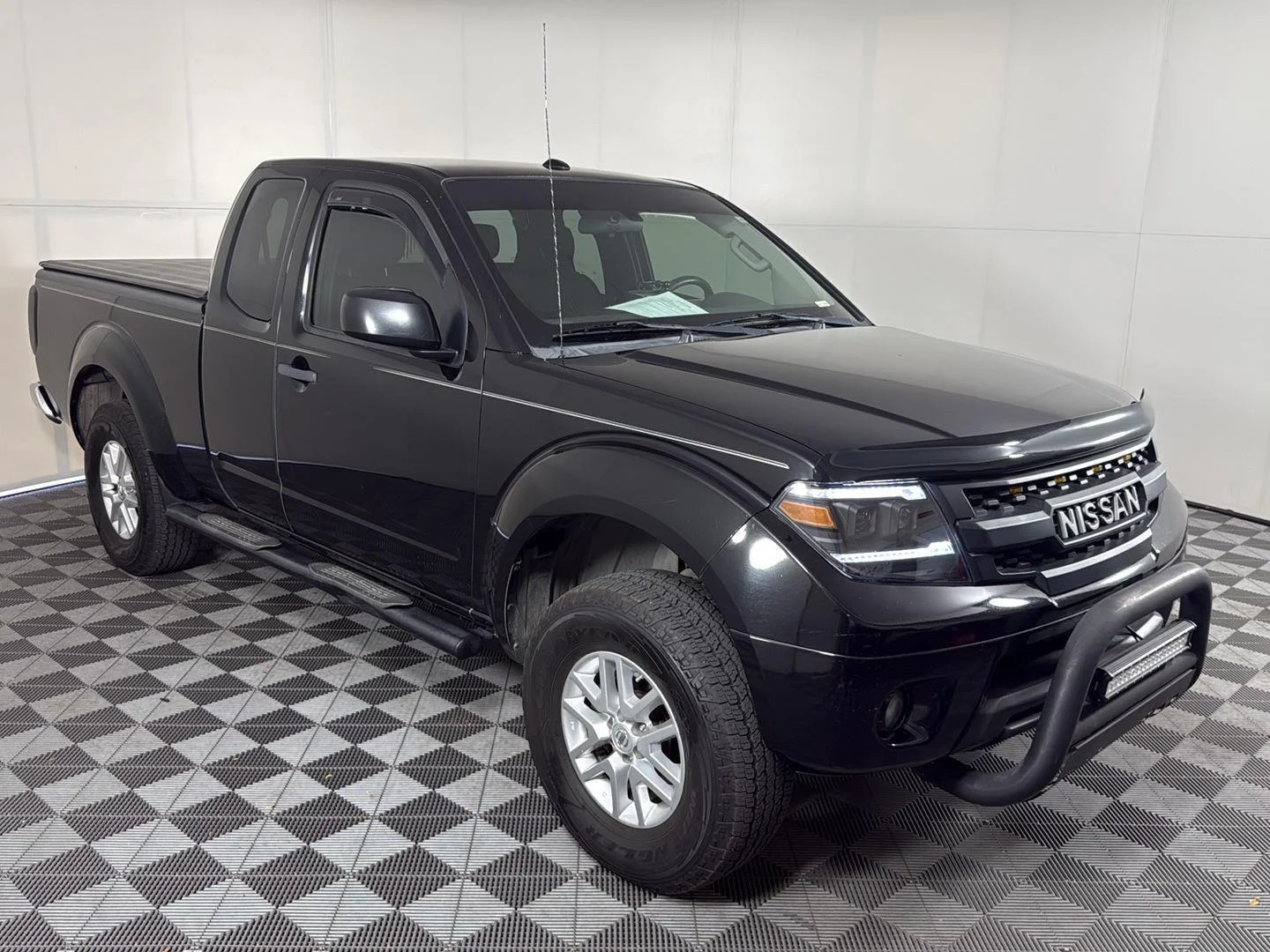 Used 2014 Super Black Nissan SV image 3