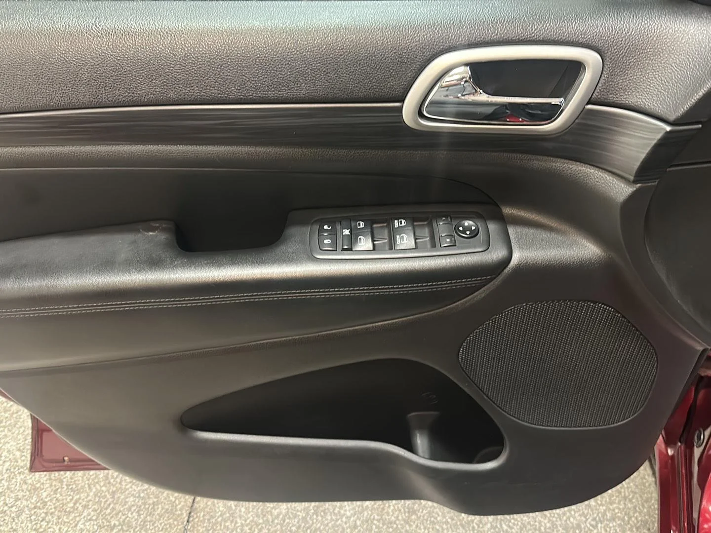 Used 2020 Velvet Red Pearlcoat Jeep Altitude image 17