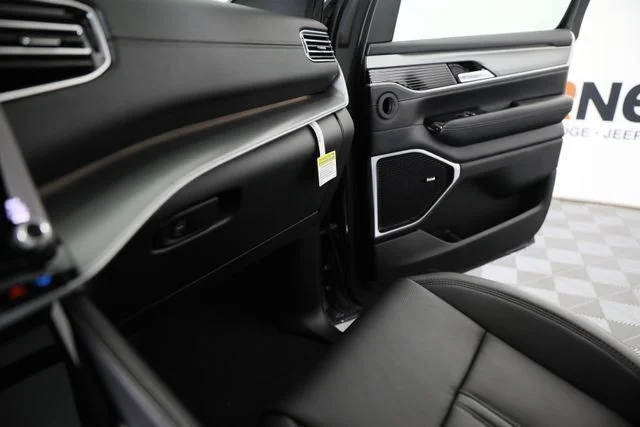 New 2026 Baltic-Gray Metallic Clear-Coat Exterior Paint Jeep Limited Altitude image 14