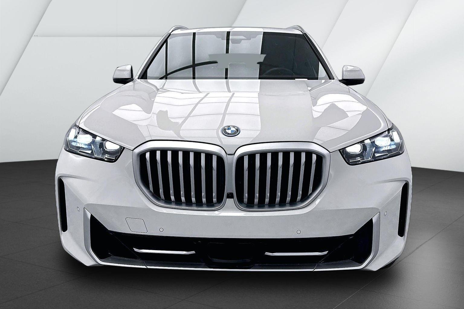 Certified Used 2026 Alpine White BMW xDrive50e image 2