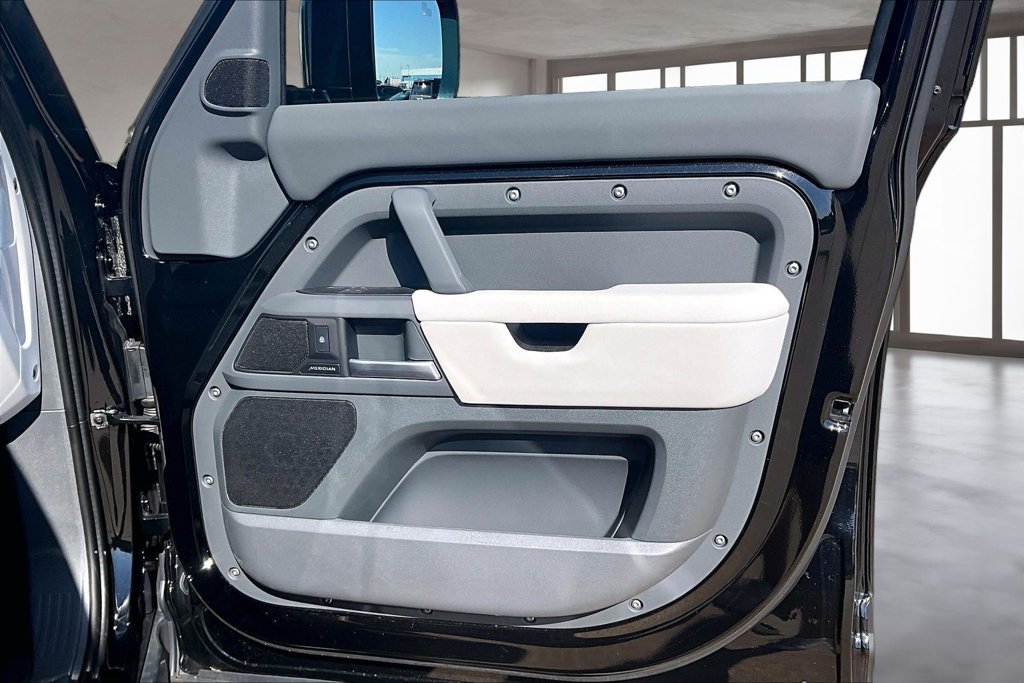 Used 2025 Black Land Rover S image 18