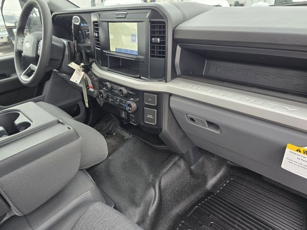 2025 Ford F-550 Super Duty Chassis Cab XL - Photo 32