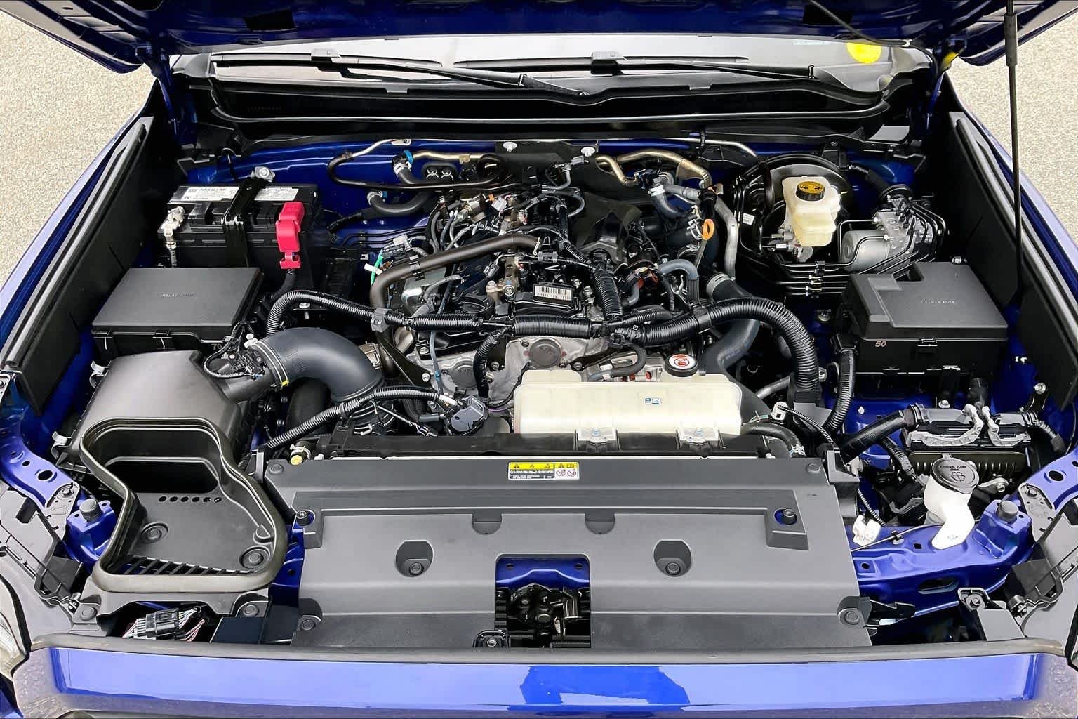 Used 2025 Blue Crush Metallic Toyota SR5 image 28
