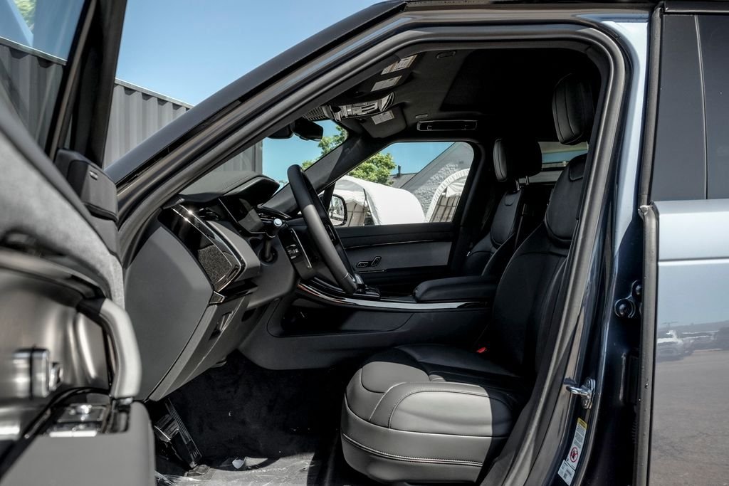 New 2026 Varesine Blue Land Rover Dynamic SE image 10