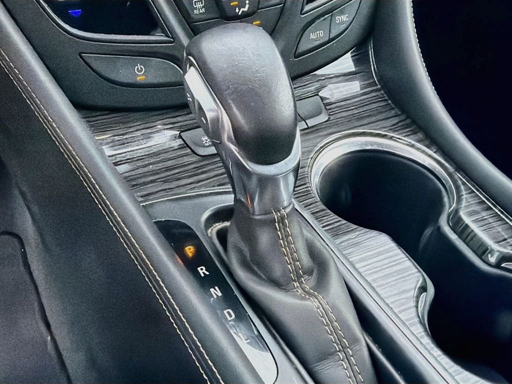 Used 2017 Ebony Twilight Metallic Buick Essence image 17