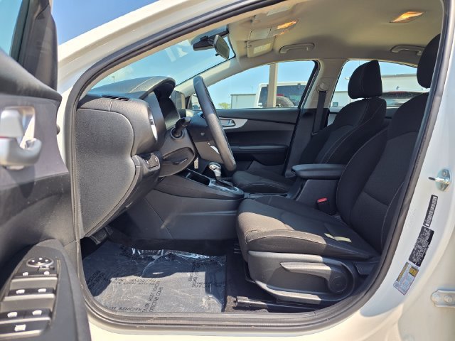 Used 2024 Snow White Pearl Kia LXS image 18