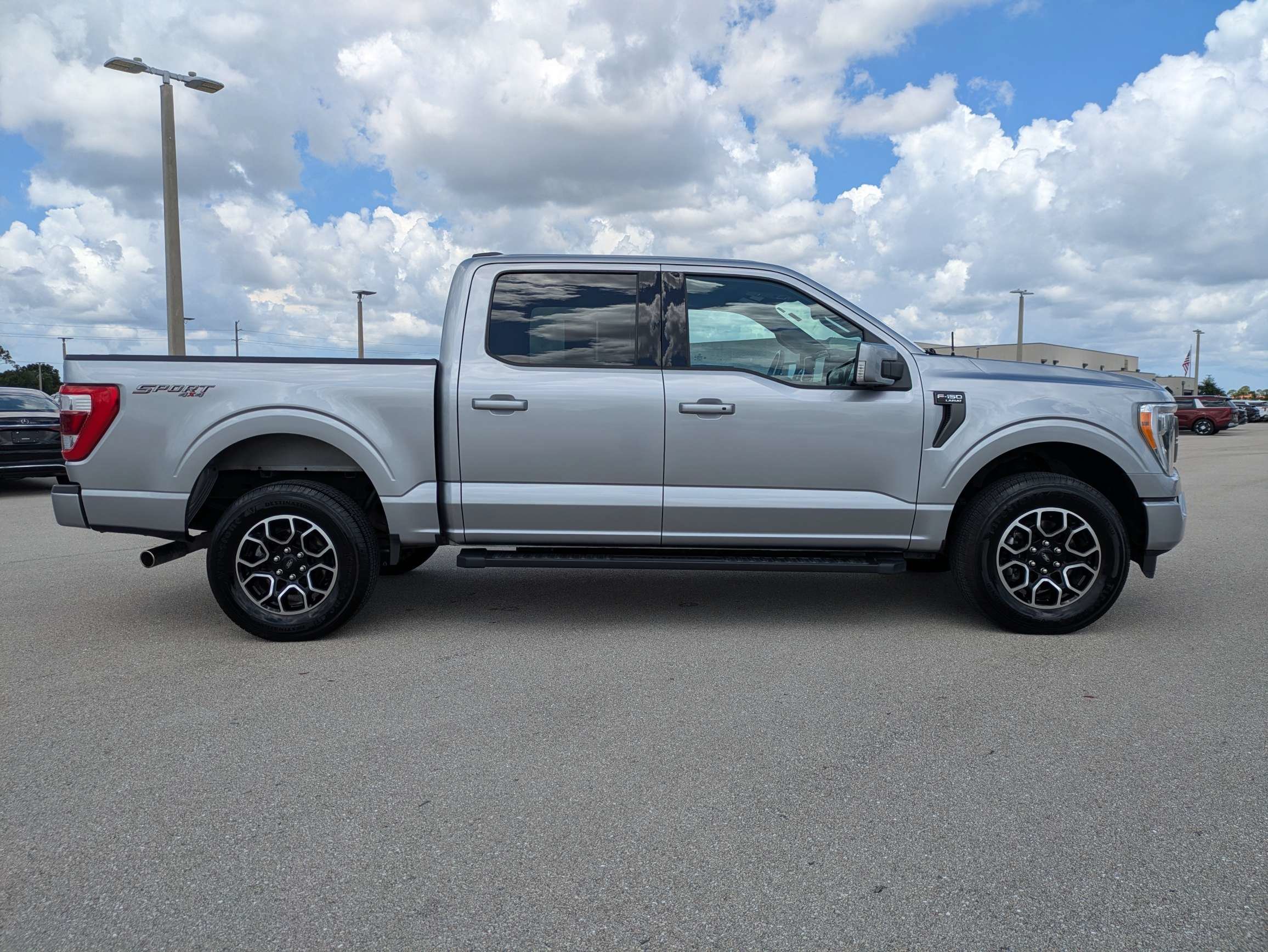 Used 2023 Silver Metallic Ford LARIAT image 4