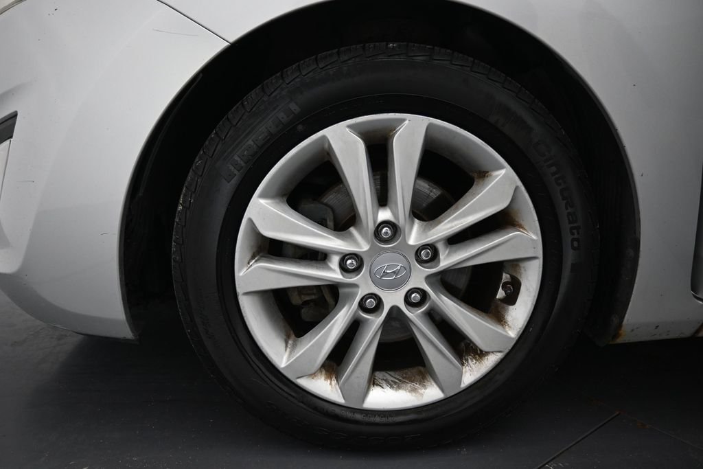 Used 2013 Shimmering Silver Metallic Hyundai Base image 31