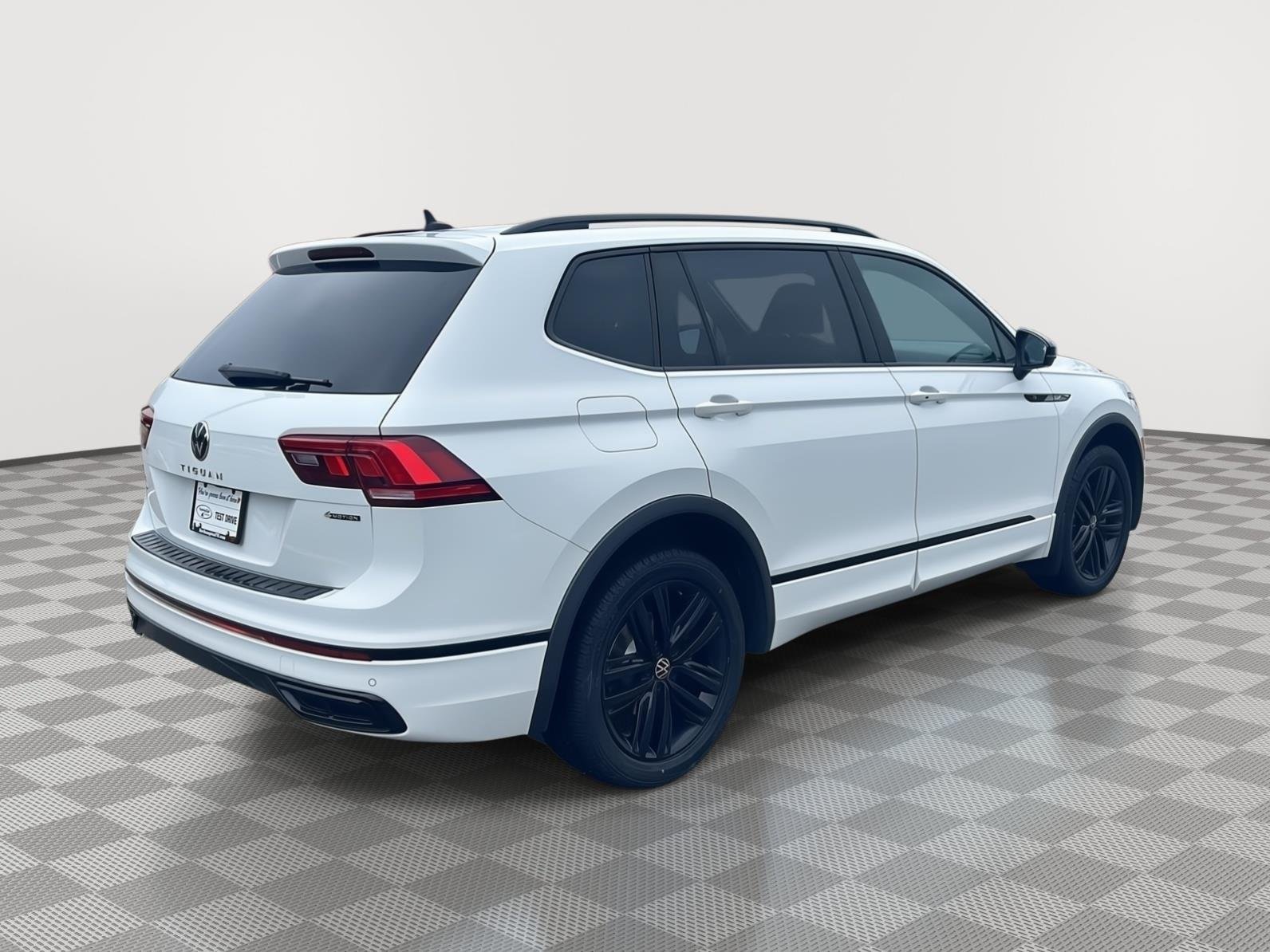Used 2022 PURE WHITE Volkswagen SE-R image 6
