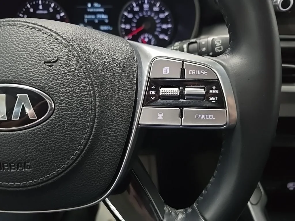 Used 2020 Silver Kia S image 21