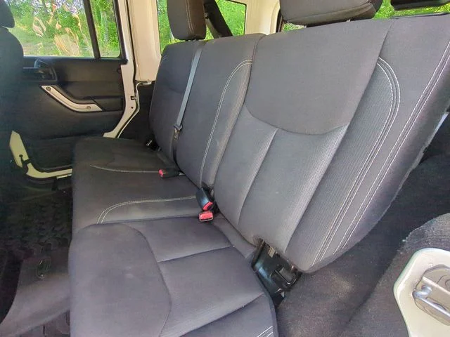 Used 2018 White Jeep Unlimited Sahara image 28
